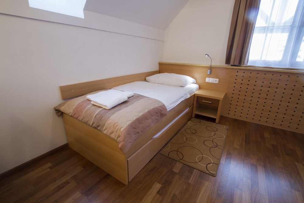 Deluxe Apartment photo 2