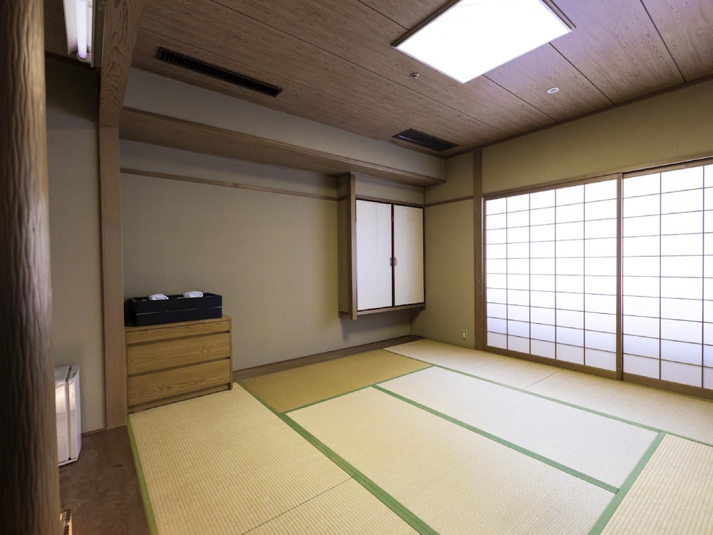 Traditional Room, Non Smoking - Photo 5
