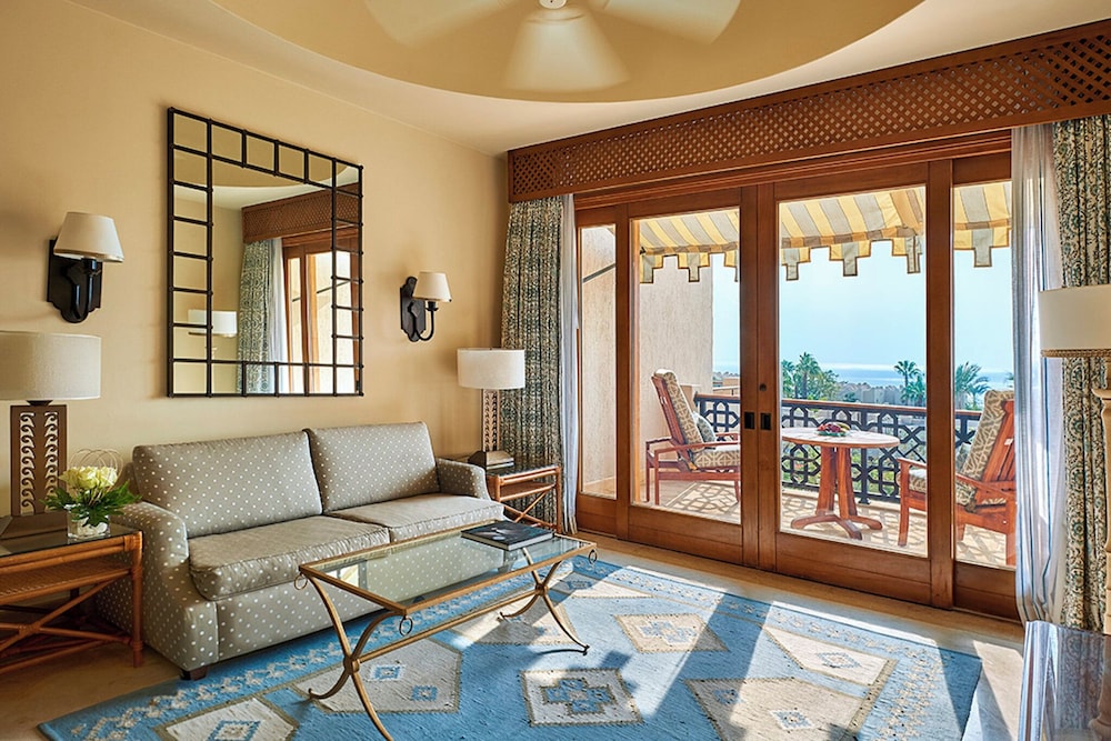 Two Bedroom Residential Suite Sea View - Photo 4