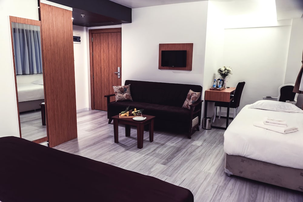 Deluxe Room - Photo 5