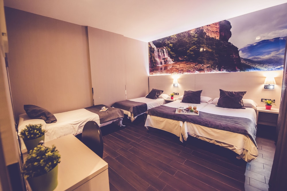 Basic Quadruple Room, Private Bathroom