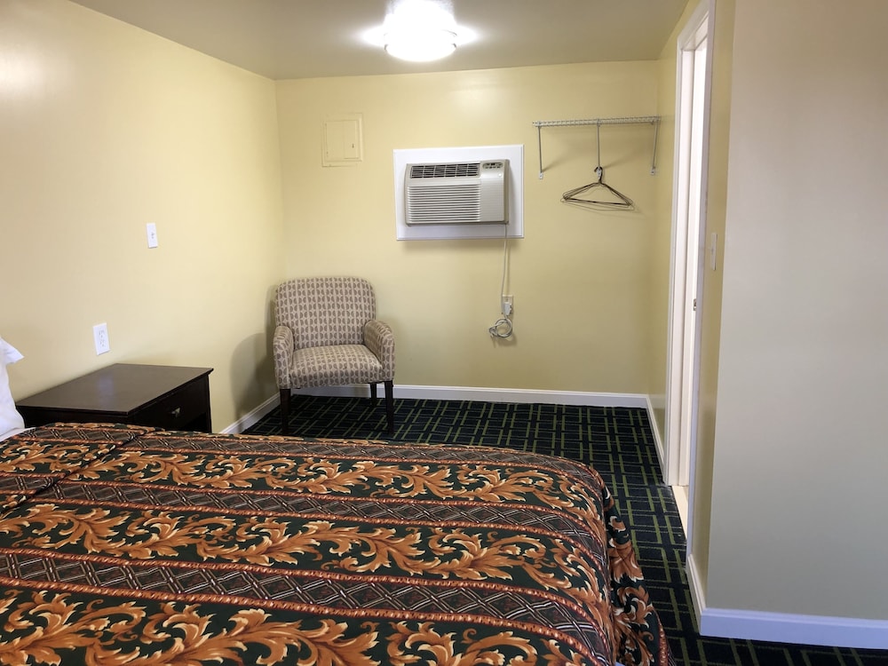 Room, 2 Queen Beds photo 2
