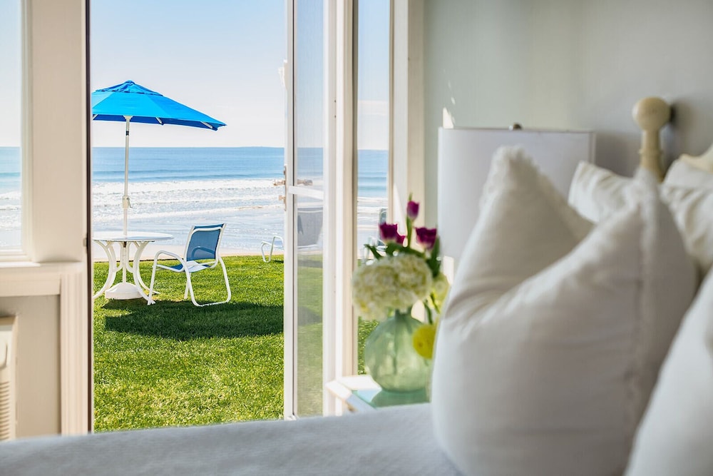 First Floor, Ocean View, Lower Building, 1 Queen