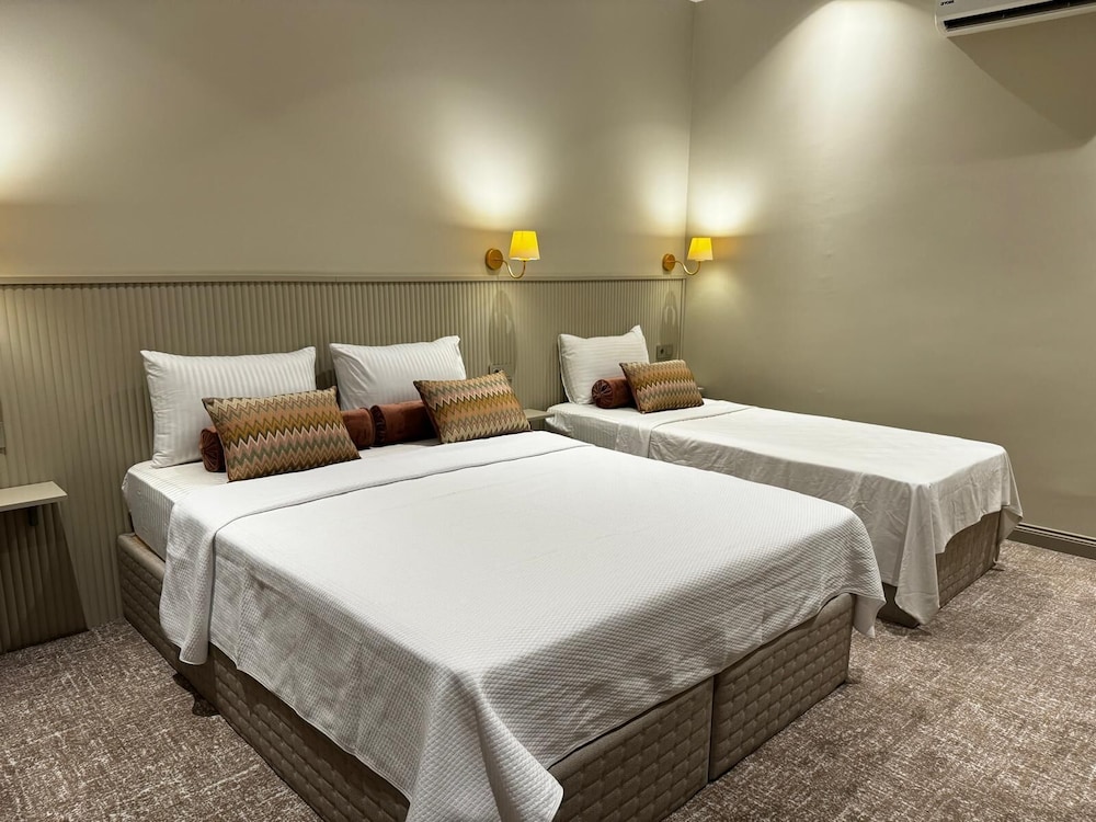 Deluxe Triple Room photo 3