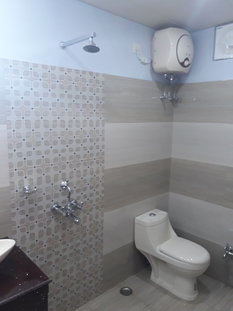 Deluxe Room, 1 King Bed, Balcony, Lake View photo 2