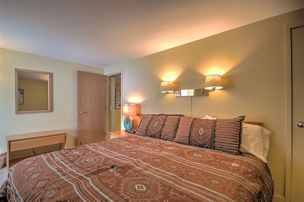 Deluxe Condo, 3 Bedrooms, Balcony, Mountain View (Saints John 2505)