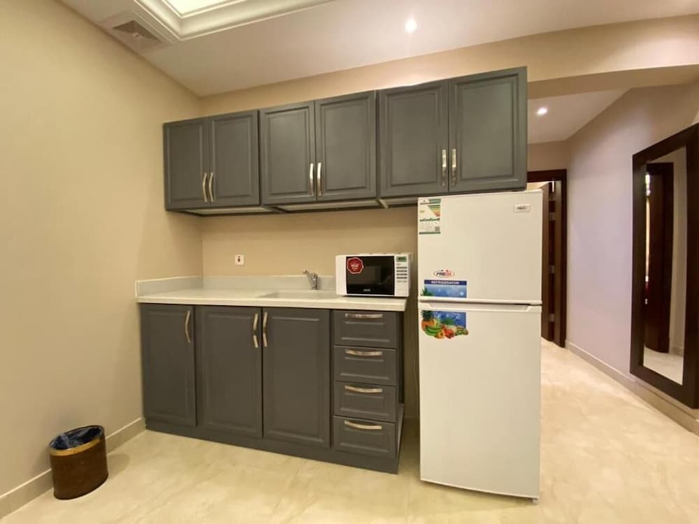 One Bedroom Apartment - Photo 4
