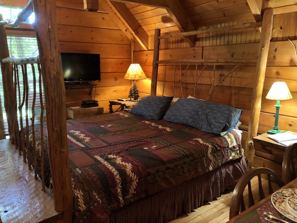 Forget Me Not Romantic Cabin photo 1