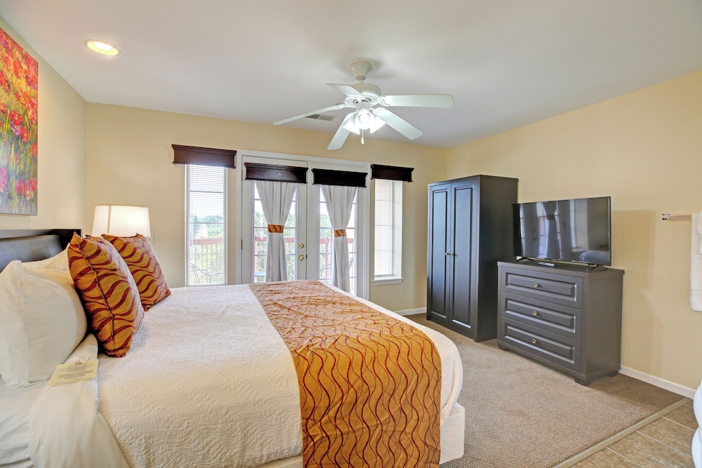 Deluxe Condo, 1 Bedroom, Balcony photo 1