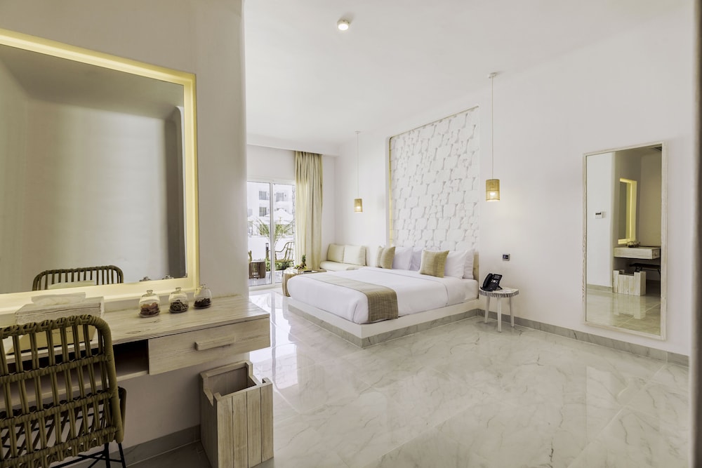 Deluxe Room - Photo 1