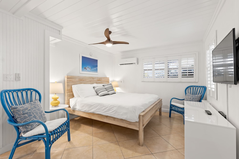 Room, 1 King Bed, Kitchen, Garden View (Hibiscus)