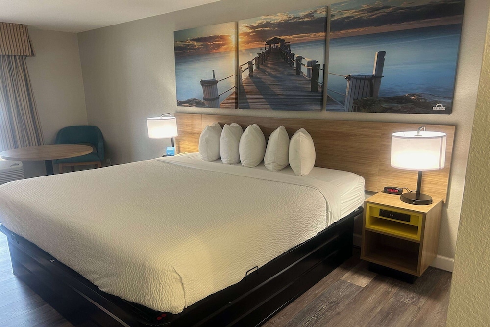 Executive Room, 1 King Bed, Non Smoking - Photo 6