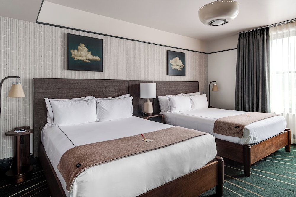 Standard Room, 2 Queen Beds photo 3
