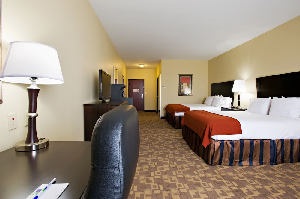 Standard Room, 2 Queen Beds, Microwave - Photo 1