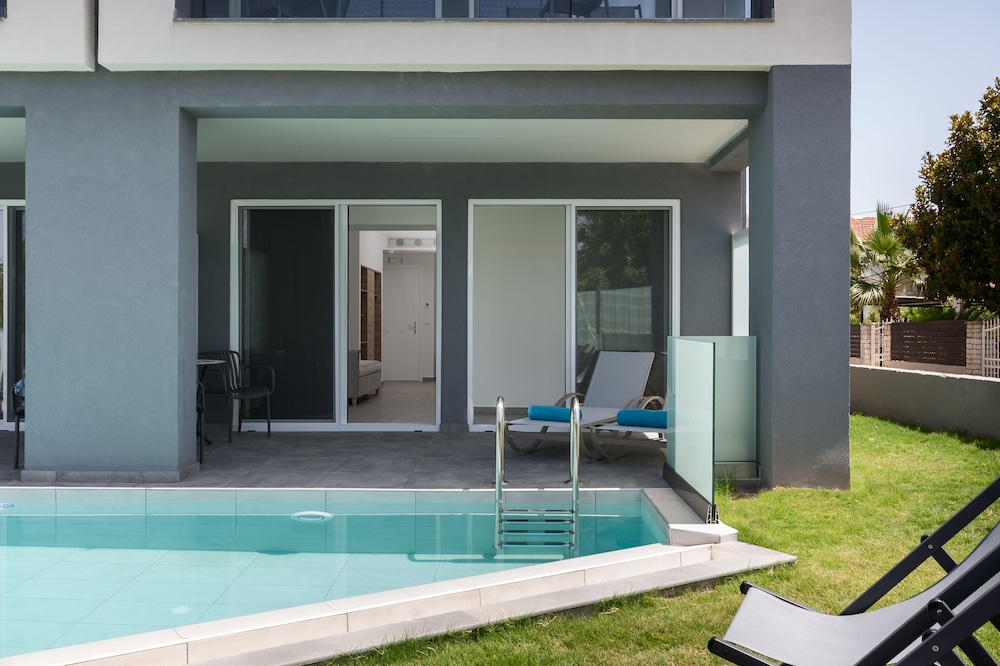 Superior Double Room, Pool Access (with Sharing Pool)