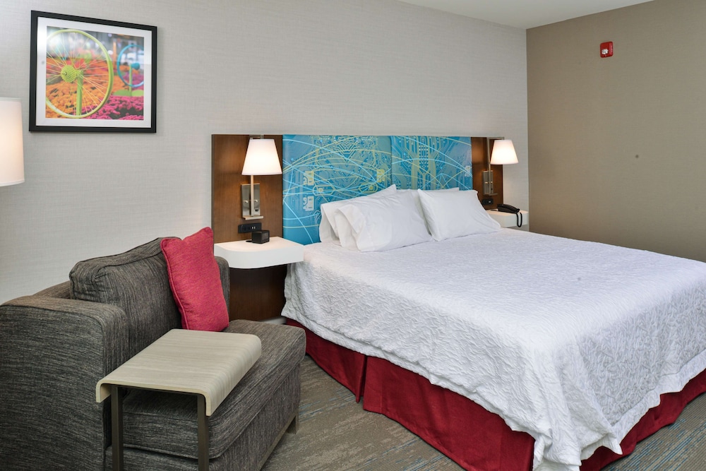 Room, 1 King Bed, Accessible, Bathtub - Photo 5