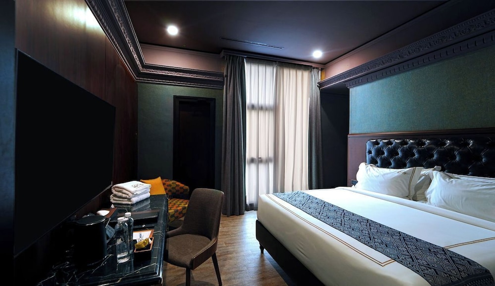 Studio Suite with Living & Balcony