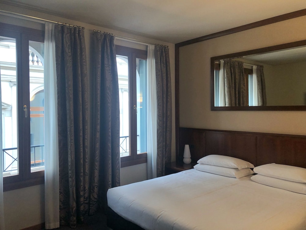 Superior Room - Photo 12