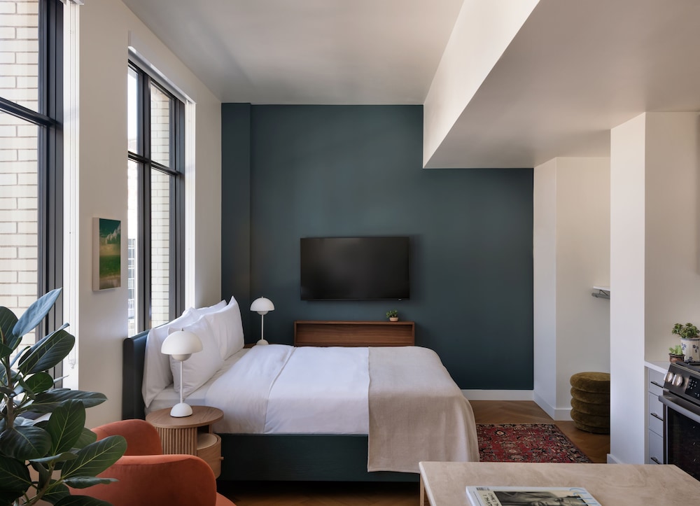 Standard Room, 1 King Bed (King Studio Accessible) photo 2