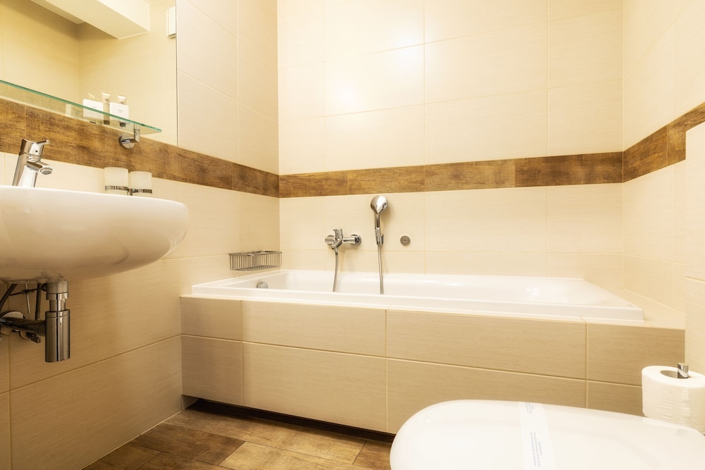 Double or Twin Room - Photo 7