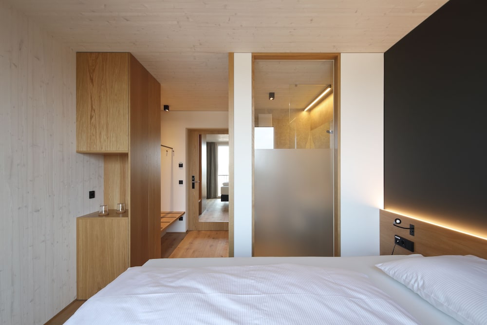 Room (PURE) photo 3