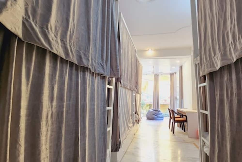 Deluxe Shared Dormitory, Men Only