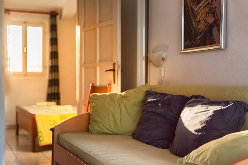 Apartment (A9)