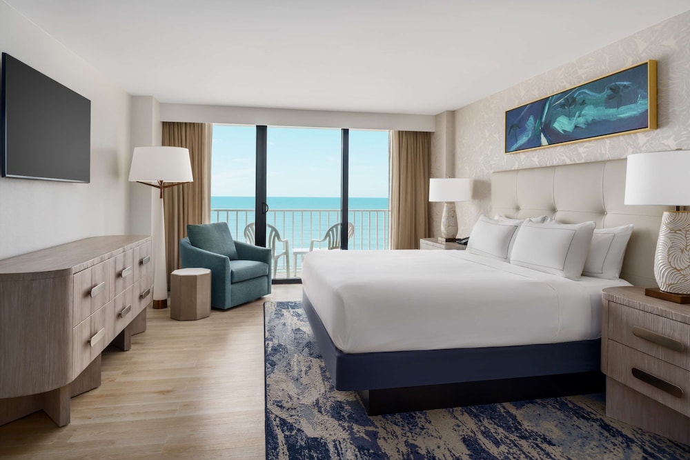 Junior Suite, 1 King Bed, Balcony (Gulf View) photo 2