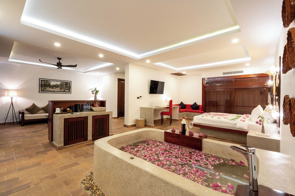 Executive Suite, Balcony, Pool View
