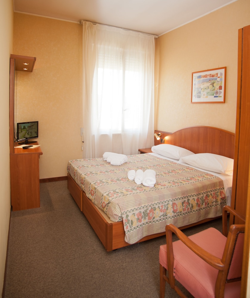 Economy Quadruple Room photo 3