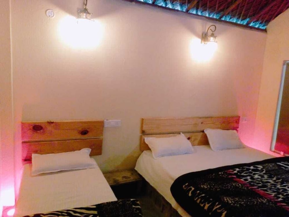 Honeymoon Studio Suite, Pool Access photo 1