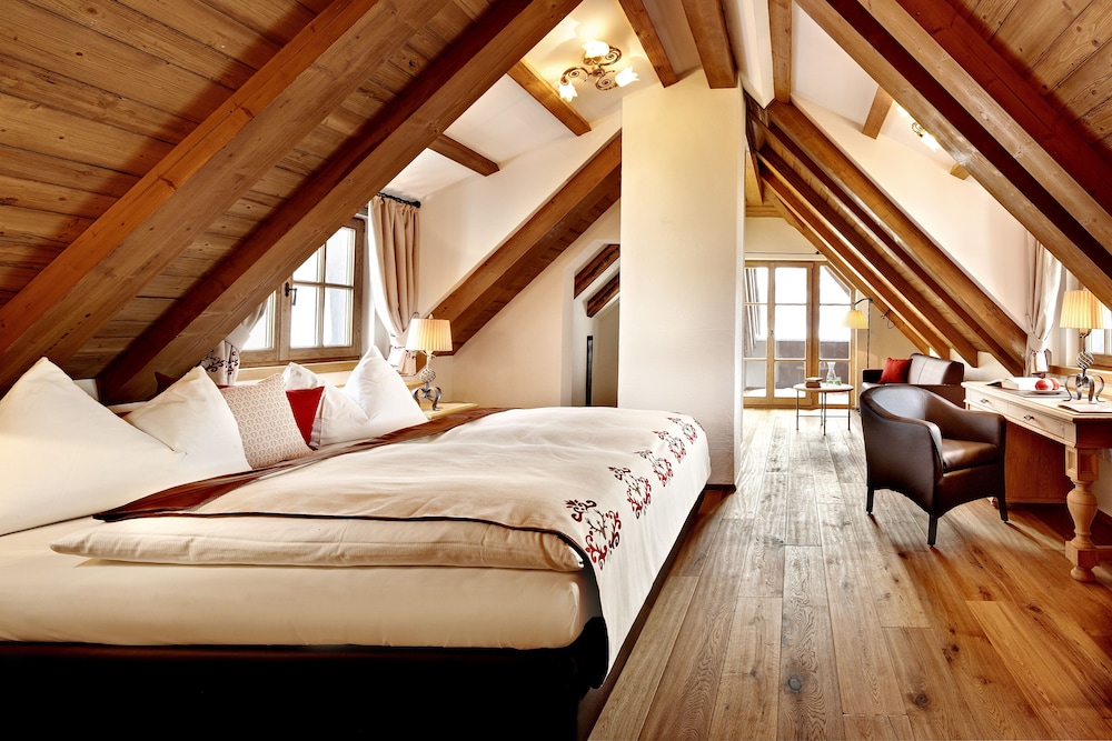 Superior Suite, Balcony, Mountain View