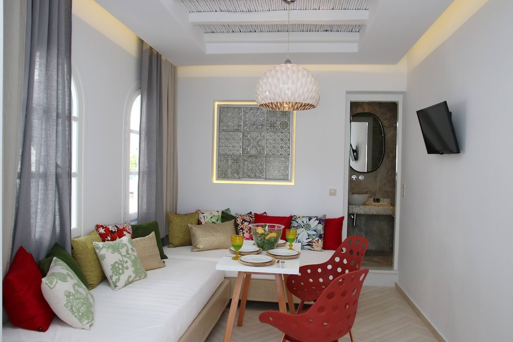 Grand Suite, 1 Bedroom, Outdoor Hot Tub, 2-4 Persons, Sea View