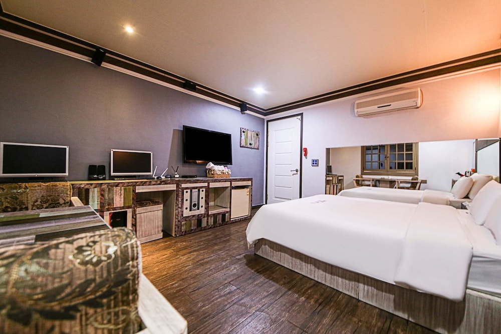 Standard Double Room - Photo 4