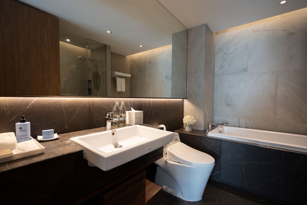 Superior - One Bedroom Suite photo 2