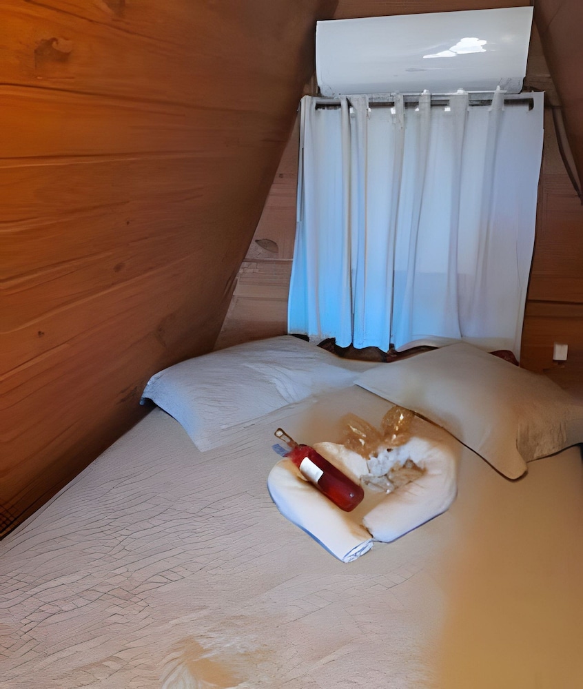 Honeymoon Cabin, Jetted Tub, Mountain View photo 2