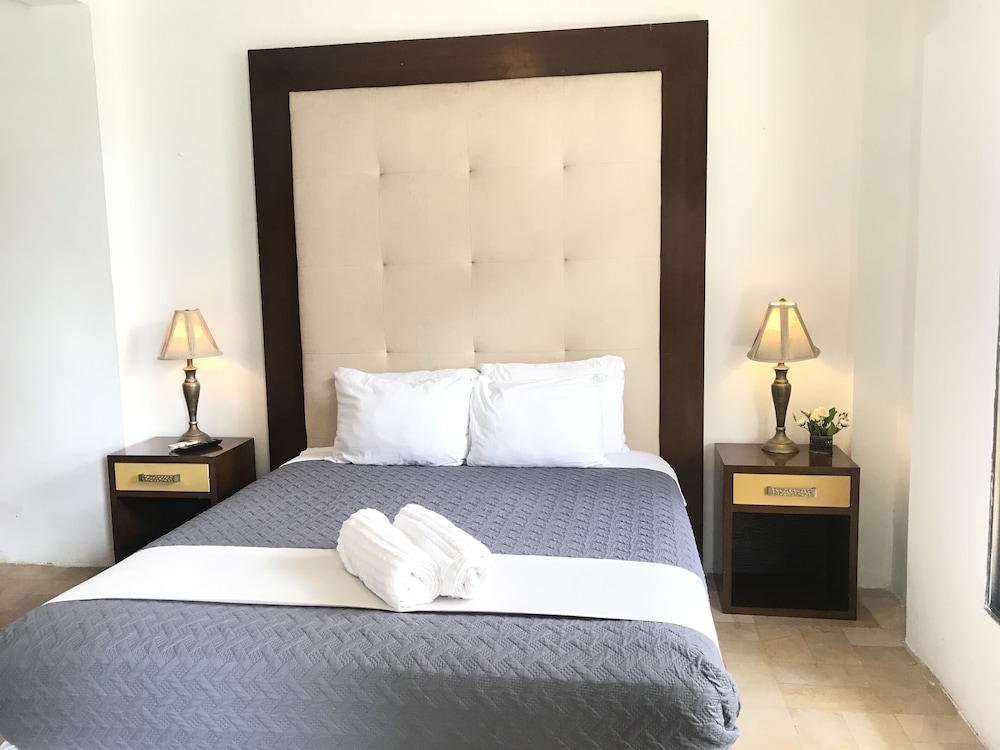 Business Room, 1 Double Bed, City View, Tower photo 2
