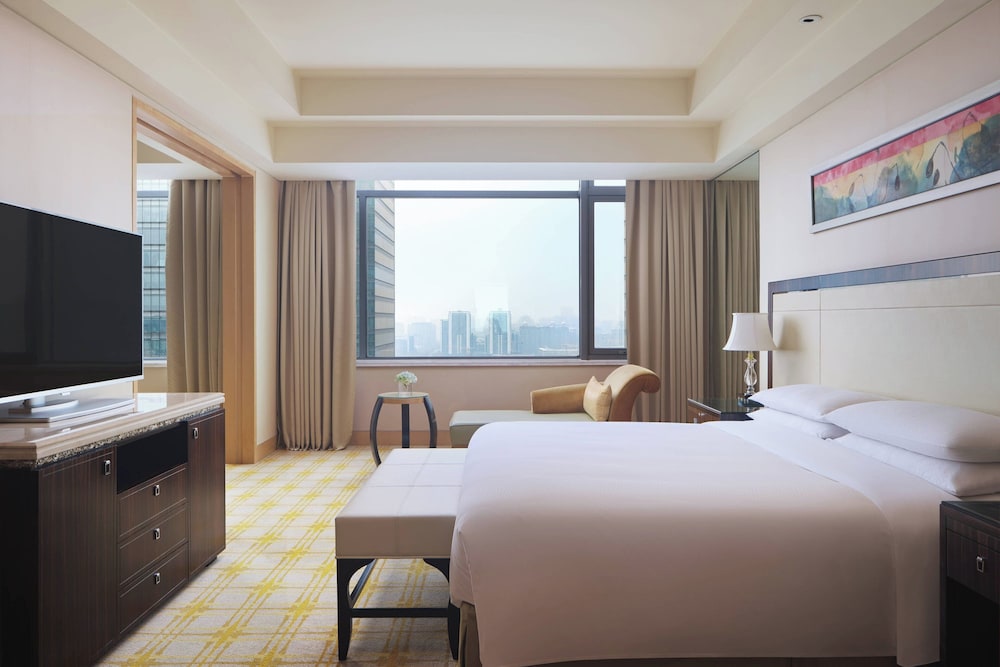 Suite, 1 Bedroom - Photo 2