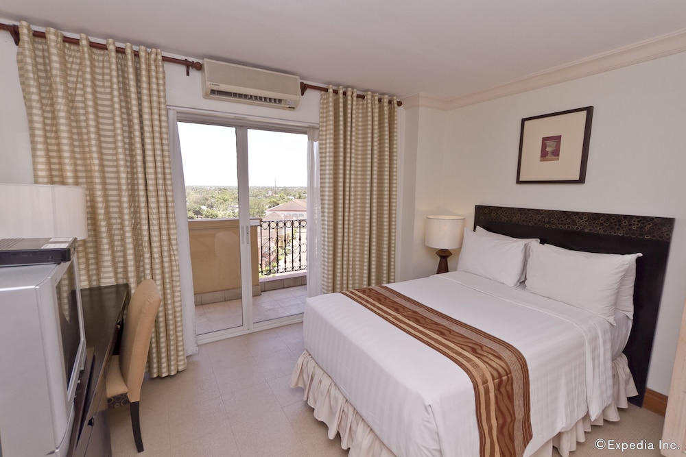 Deluxe Suite (3-bedroom) - Photo 3