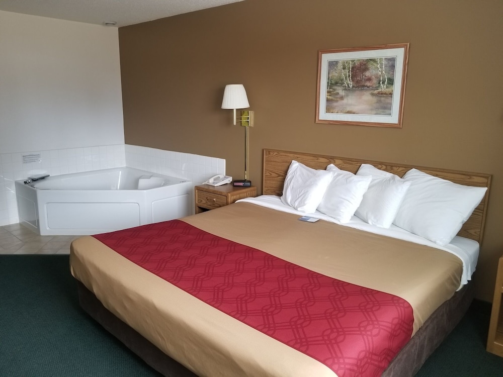 Standard Room, 1 King Bed, Non Smoking, Hot Tub (2 Person Hot Tub) photo 2
