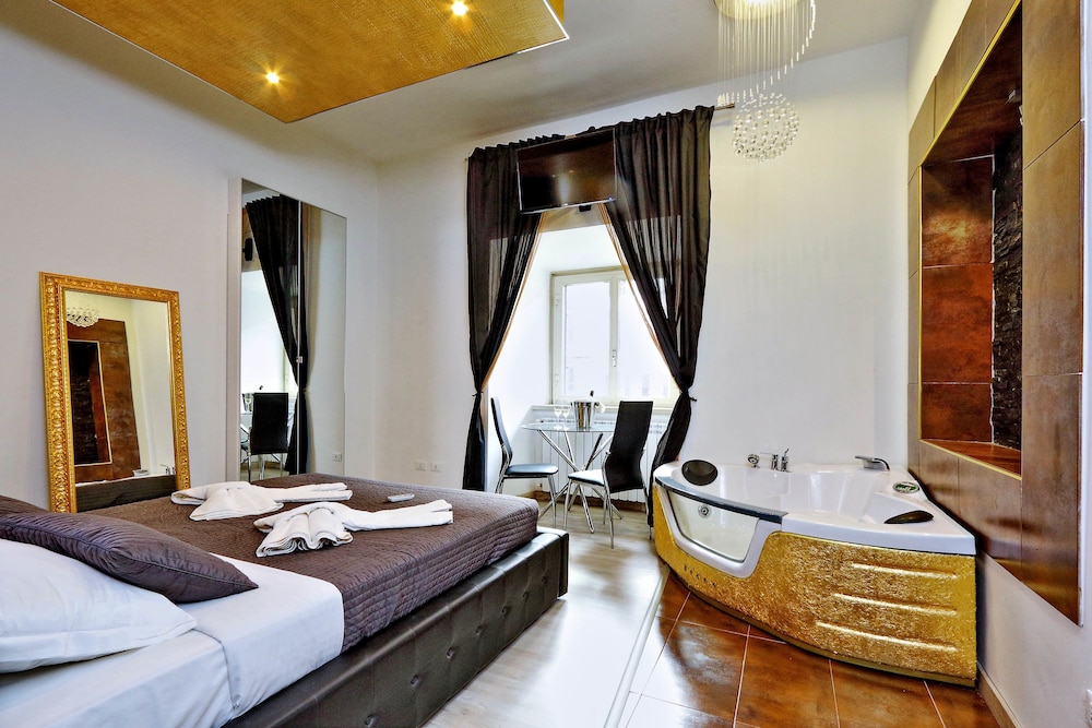 Junior Suite, Jetted Tub (Deluxe)