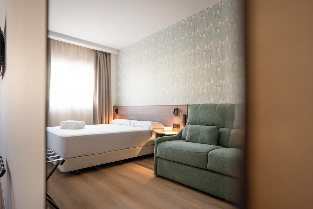Double Room, 1 Queen Bed with Sofa bed photo 2