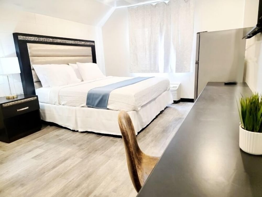 Deluxe Single Room, Refrigerator & Microwave photo 1