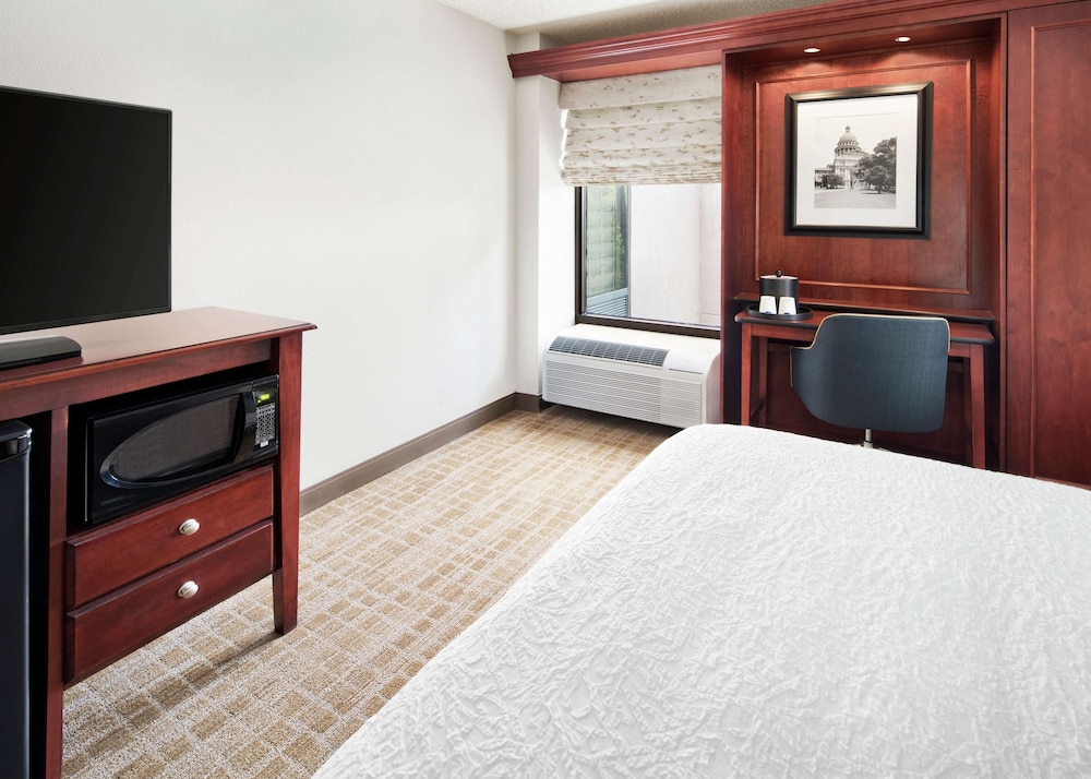 Room, 1 Queen Bed, Accessible, Bathtub (Mobility & Hearing) - Photo 1