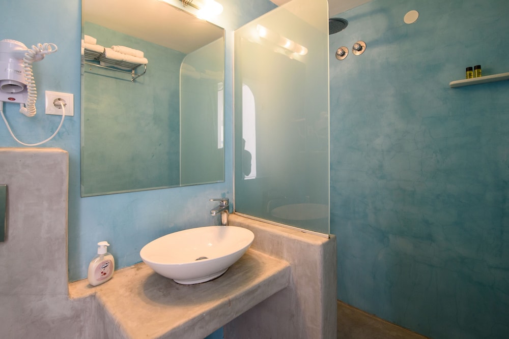 Standard Triple Room - Photo 4
