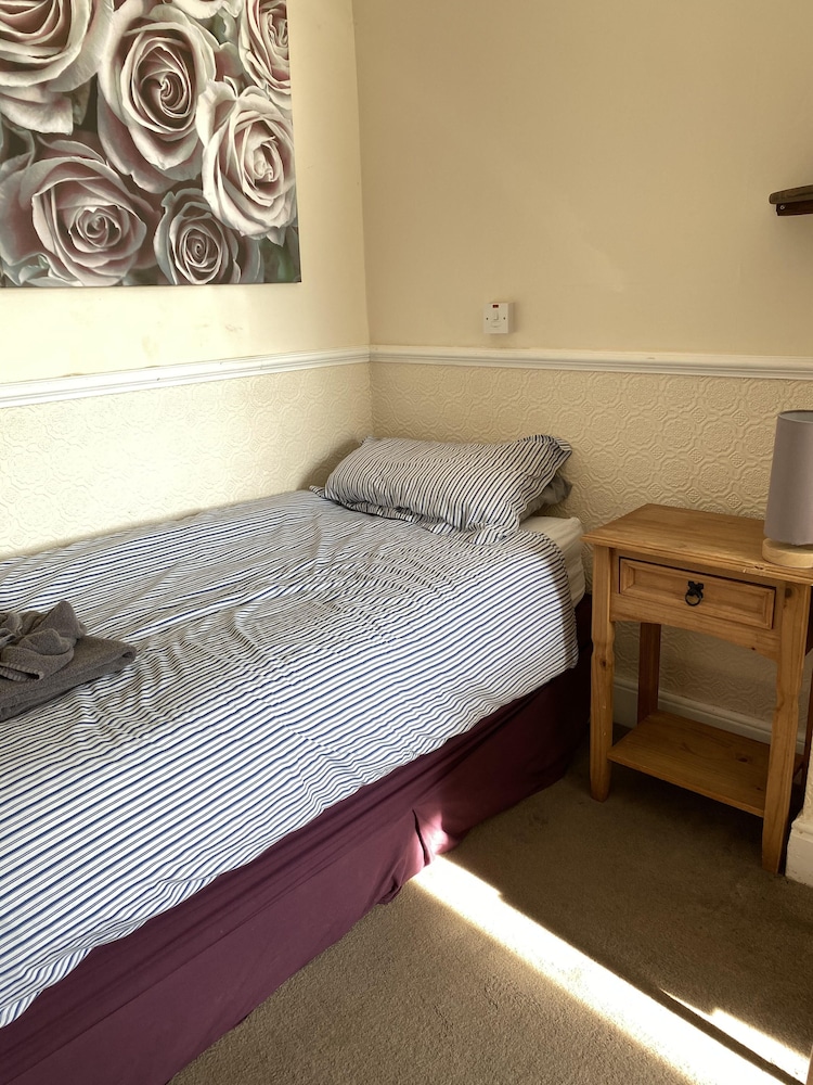 Triple Room, Ensuite photo 2