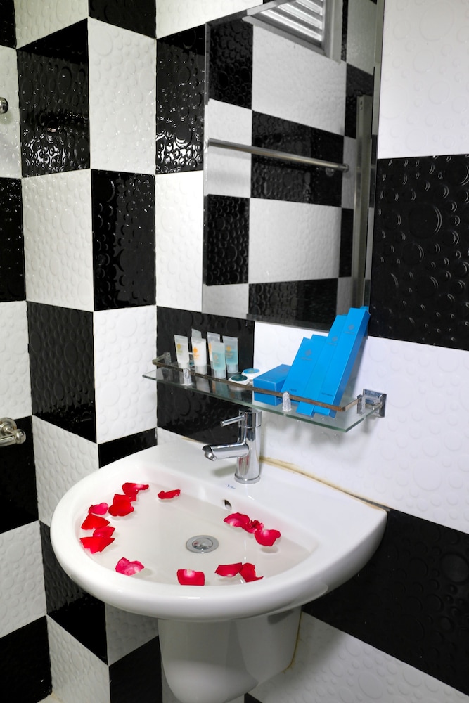 Deluxe King Room photo 2