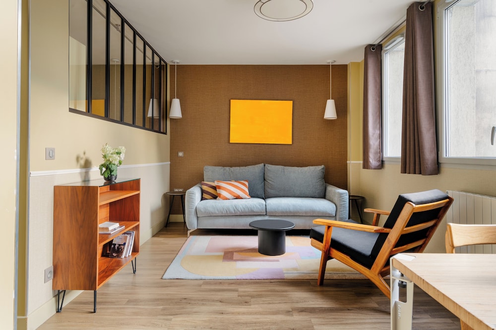 Comfy Superior Apartment - Courtyard View photo 1