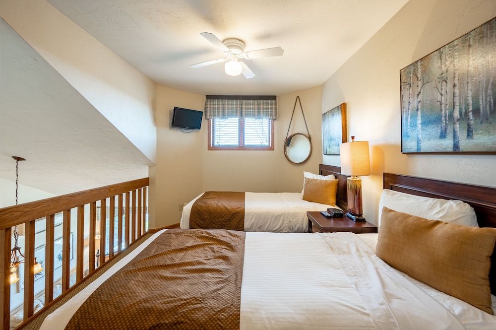 2 Bedroom 2 Bath Lofted Wood View King/Twins photo 3