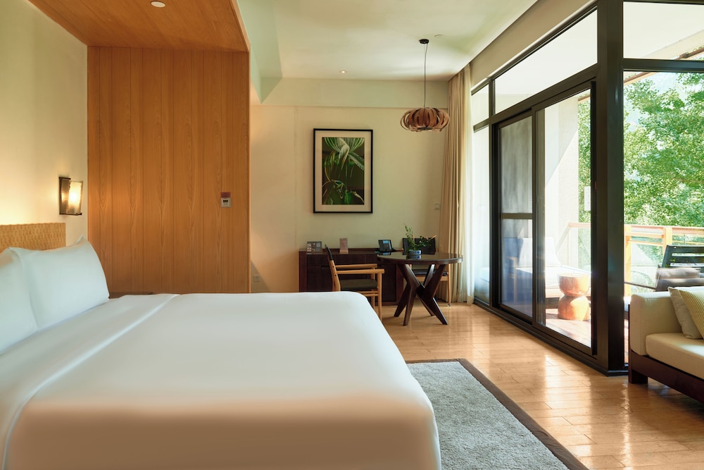 Classic Room, 1 King Bed - Photo 7
